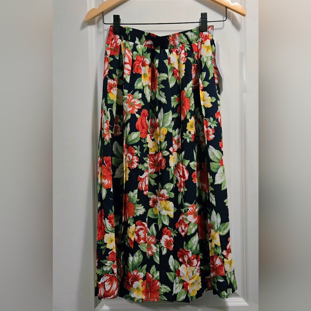 Tan Jay Petite Vintage Y2K Floral Pleated Skirt. Size 8P.